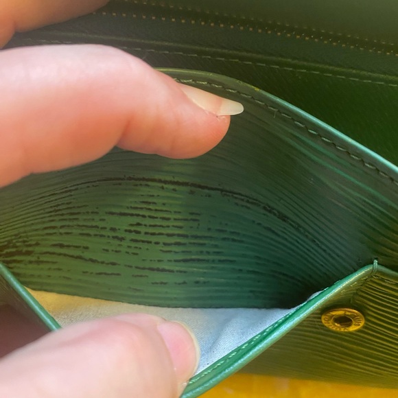 Louis Vuitton Green Epi leather Sarah Project Wallet - Picture 10 of 11